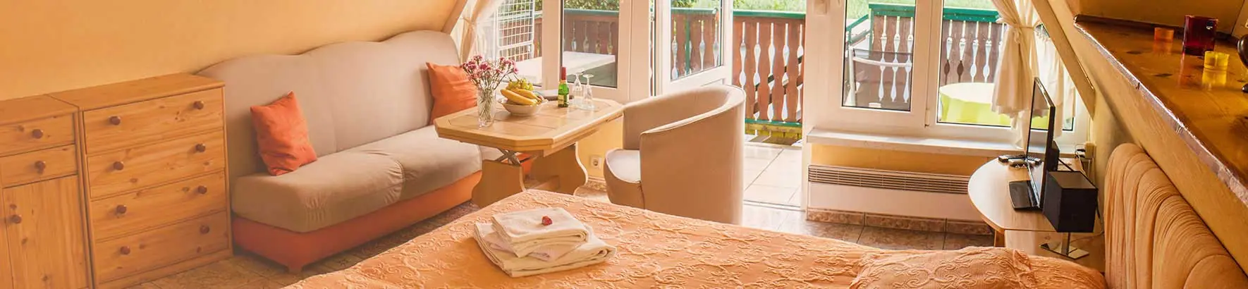 Blick über die Balkonterrasse der Ferienwohnung Hafenblick zum Barther Strom