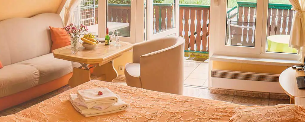 Blick über die Balkonterrasse der Ferienwohnung Hafenblick zum Barther Strom