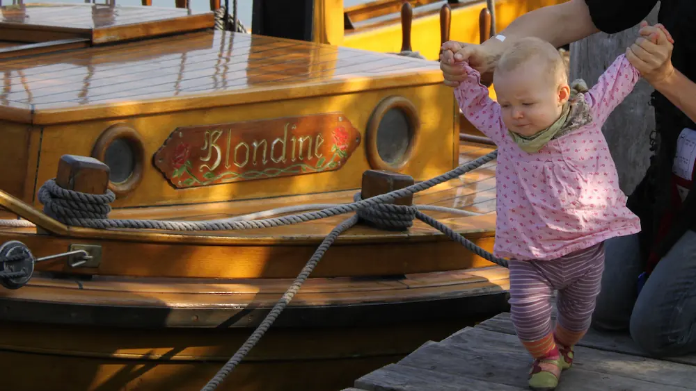 Namensschild des Zeesenbootes Blondine
